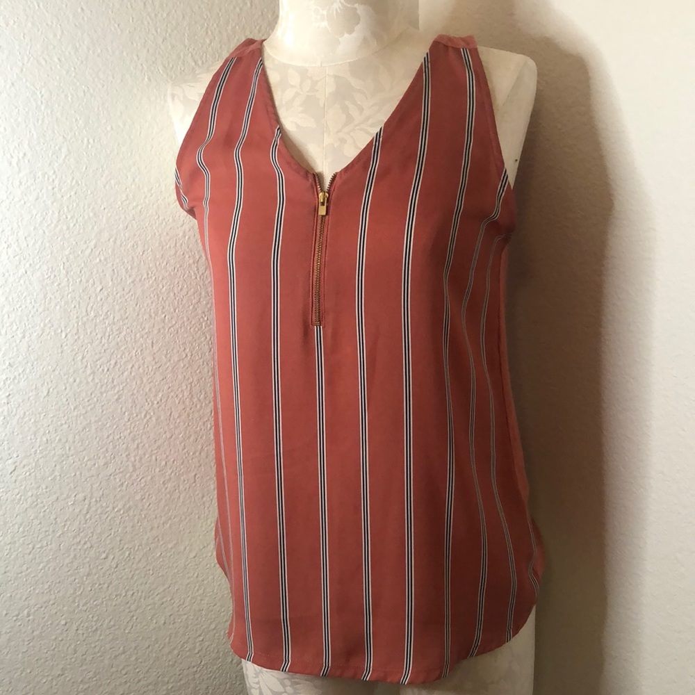 Sleeveless blouse with gold zipper details